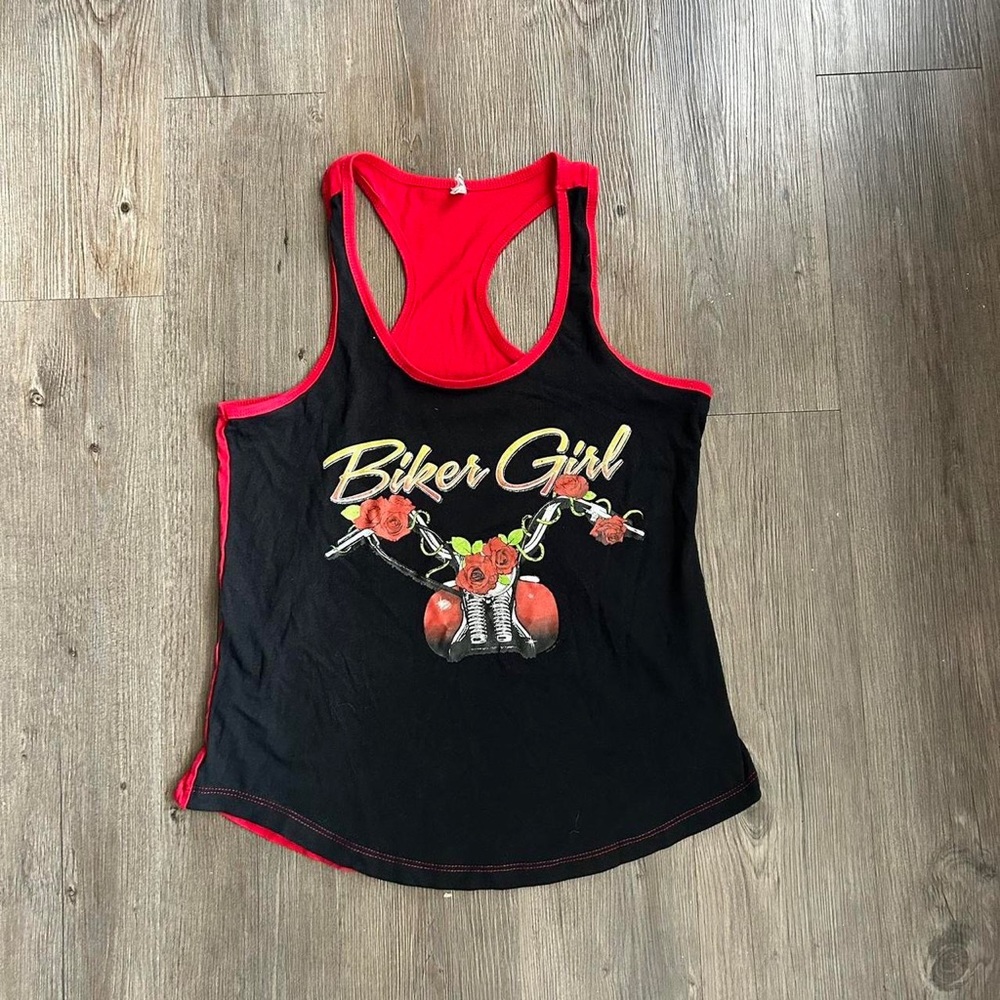 biker girl tank top🖤

✨size-m
✨condition-no flaws
